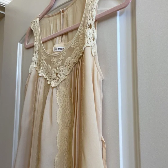 Beautiful nude coloured dress in size S - Picture 11 of 11
